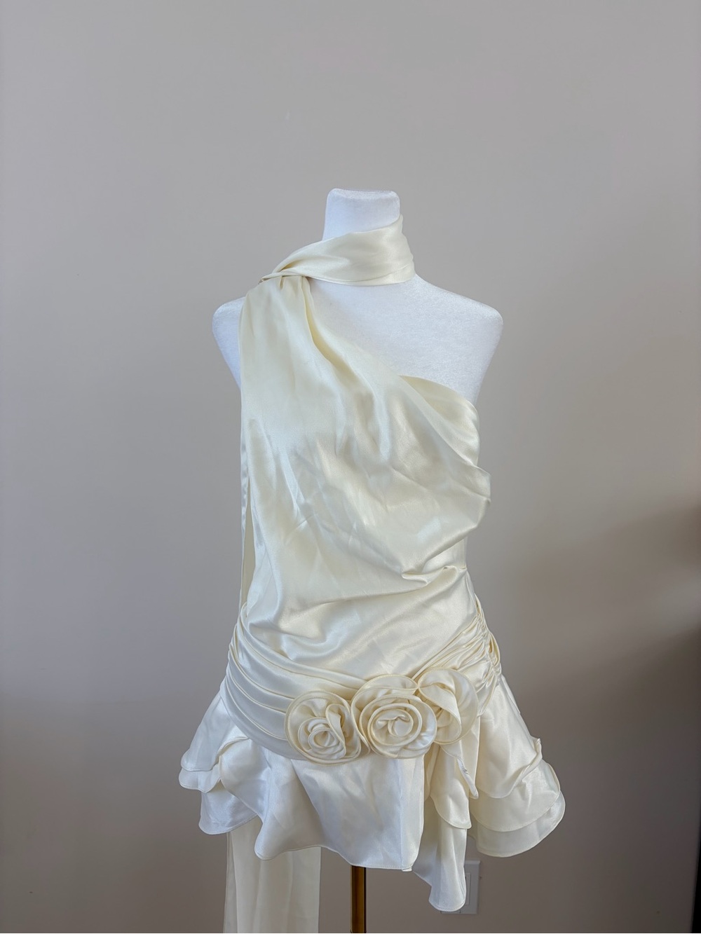 Elegant Cream One-Shoulder Mini Dress with Floral Waist Detail